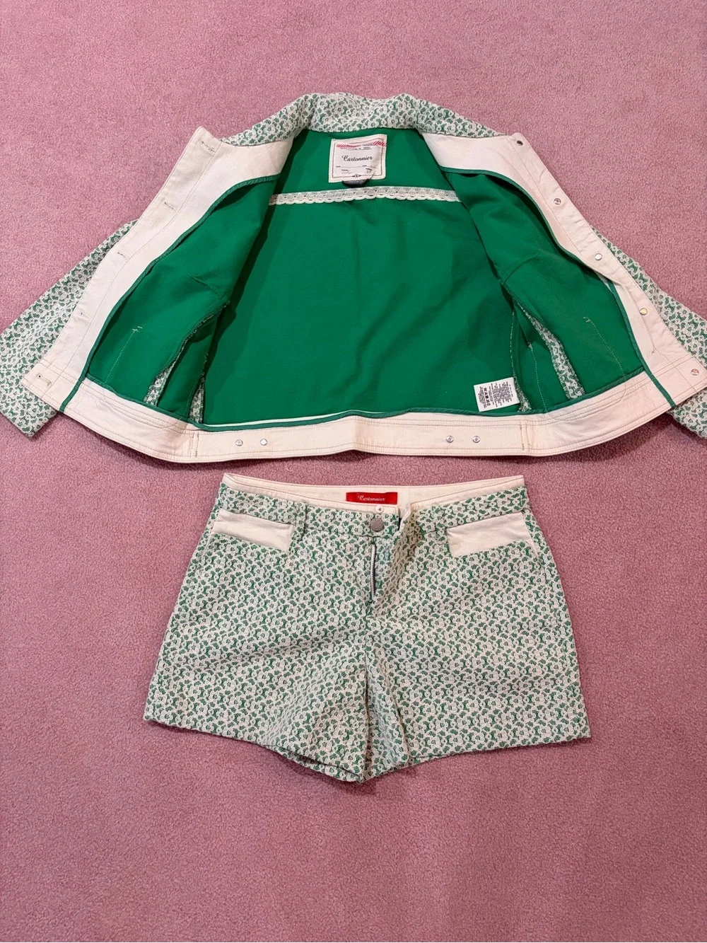 Cartonnier Green and Cream Lace Jacket and Shorts, jacket is a M, shorts size 8